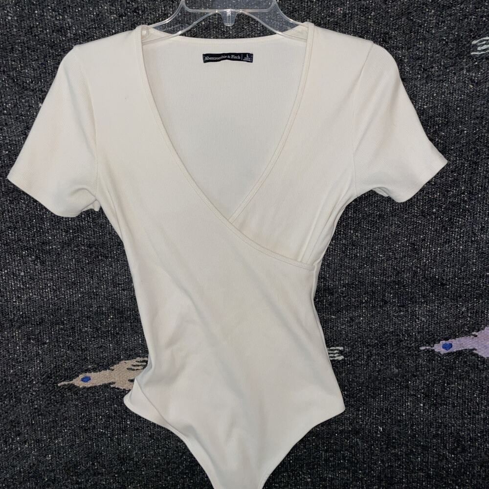 Abercrombie & Fitch Women’s White Ribbed Surplice V-Neck Bodysuit Size L